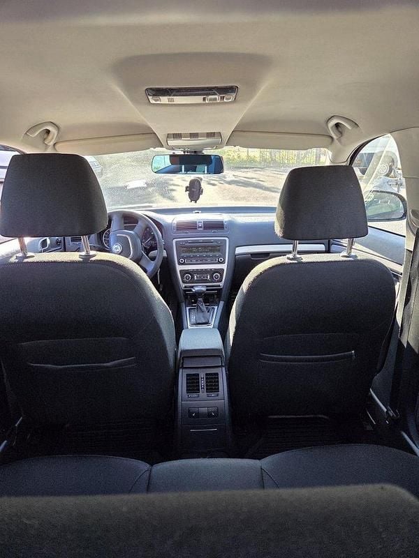 Svart Begagnad 2010 Skoda Octavia Elegance Halvkombi | 38 000 kr (Bra pris) - Bild 1/2
