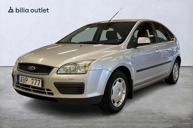 Grå Begagnad 2006 Ford Focus Halvkombi | 14 900 kr (Superpris) - Bild 1/4