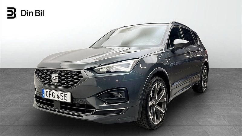 Grå (dolphin grey metalli) Begagnad 2020 Seat Tarraco SUV | 284 900 kr (Bra pris) - Bild 1/4