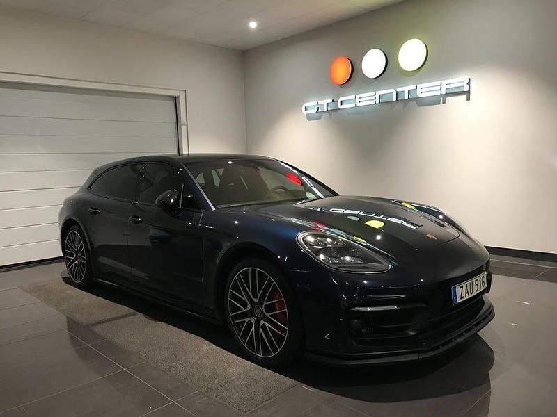Night blue metallic/svart helläder Begagnad 2021 Porsche Panamera 4S Sport Turismo Sedan | 849 900 kr (Marknadspris) - Bild 1/4