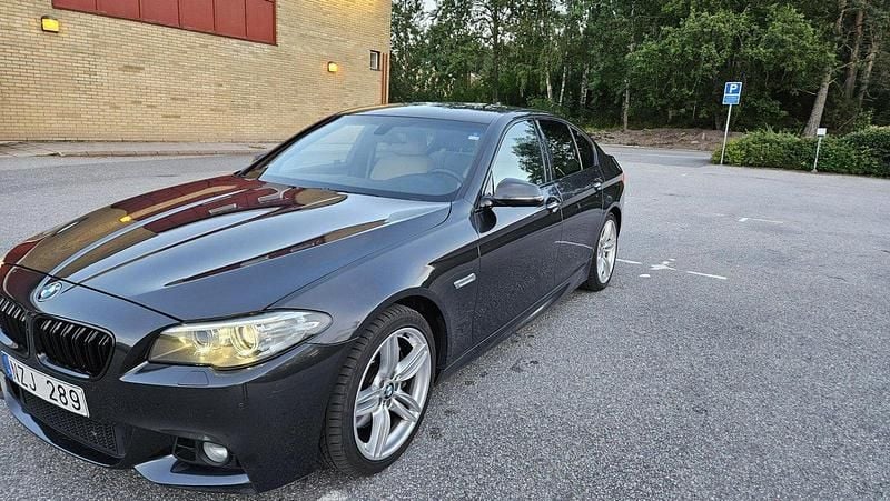 Grå Begagnad 2014 BMW 535 M Sport Sedan | 175 000 kr (Superpris) - Bild 1/4