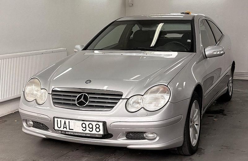 Silver Begagnad 2003 Mercedes C200 Sportkupé | 32 500 kr (Bra pris) - Bild 1/4