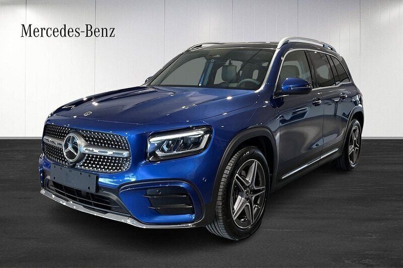 Blå Ny 2024 Mercedes GLB220 AMG SUV | 559 900 kr (Marknadspris) - Bild 1/4