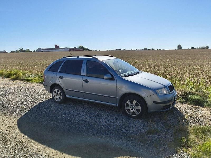 Grå Begagnad 2007 Skoda Fabia Kombi | 15 000 kr (Marknadspris) - Bild 1/4