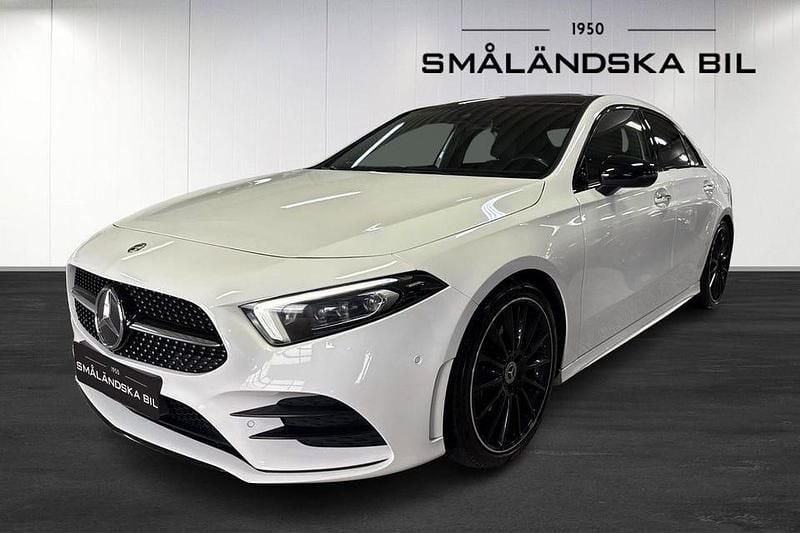 Vit Begagnad 2019 Mercedes A200 Premium Sedan | 289 000 kr (Dyr) - Bild 1/4
