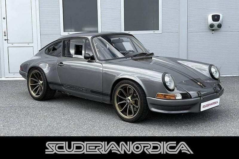 Begagnad Porsche 911 301 HK (221 kW) 1974 Grå Sportkupé
