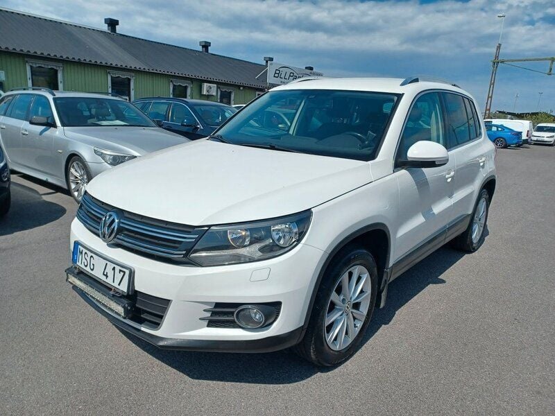 Vit Begagnad 2012 VW Tiguan Sportline SUV | 94 900 kr (Marknadspris) - Bild 1/2