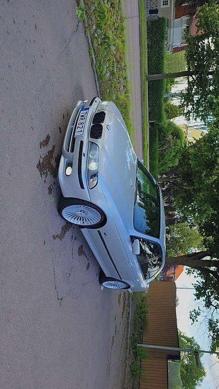 Svart Begagnad 2003 BMW 525 M Sport Sedan | 55 000 kr - Bild 1/4