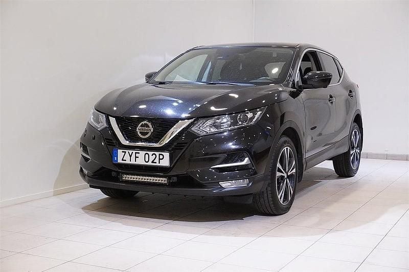 Svart (metallic black) Begagnad 2019 Nissan Qashqai N-Connecta SUV | 199 900 kr (Marknadspris) - Bild 1/4