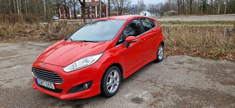 Begagnad 2013 Ford Fiesta Halvkombi | 49 000 kr (Superpris) - Bild 1/4