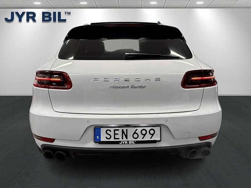Begagnad Porsche Macan Turbo Sport 400 HK (294 kW) 2016 Vit SUV