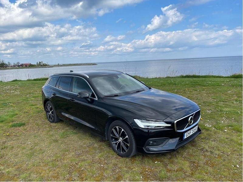 Svart Begagnad 2020 Volvo V60 Momentum Kombi | 235 000 kr (Marknadspris) - Bild 1/4