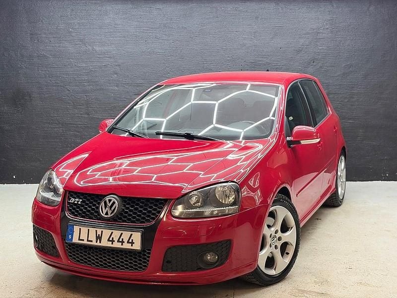 Begagnad VW Golf V GTI 200 HK (147 kW) 2007 Röd Halvkombi