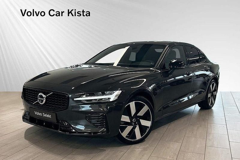 Grå Begagnad 2024 Volvo S60 Plus Sedan | 459 900 kr (Bra pris) - Bild 1/3