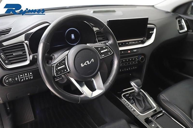 Begagnad Kia Ceed Sportswagon Advance 105 HK (77 kW) 2023 Grå Kombi