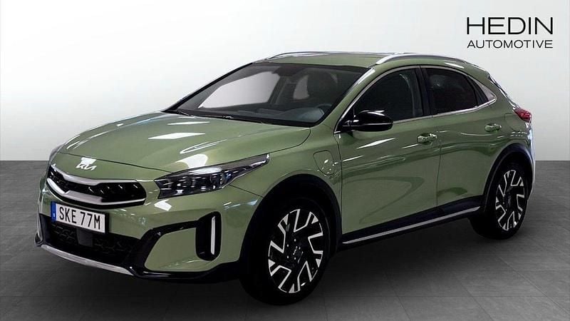 Grön (green) Begagnad 2023 Kia XCeed Advance SUV | 294 900 kr (Marknadspris) - Bild 1/4