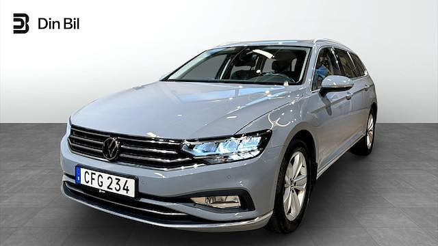 Grå Begagnad 2023 VW Passat Elegance Kombi | 349 500 kr (Marknadspris) - Bild 1/4