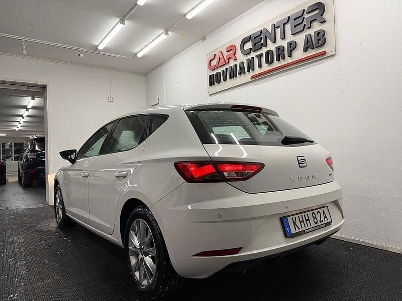 Begagnad Seat Leon Style 131 HK (96 kW) 2019 Vit Halvkombi