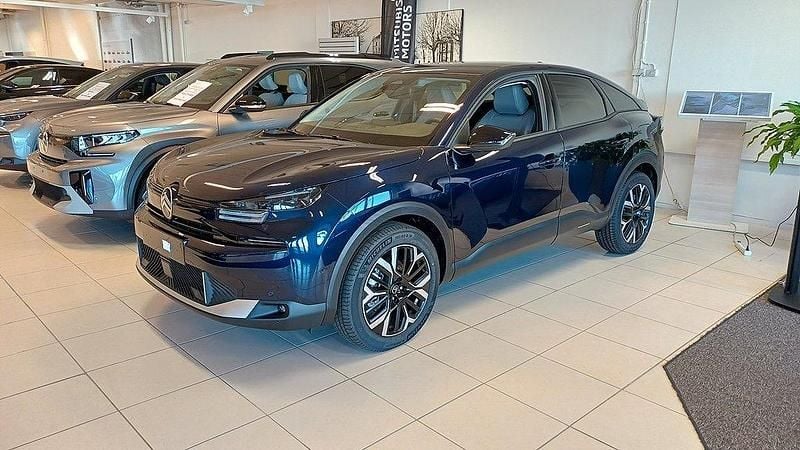 Blå Ny 2025 Citroën C4 PureTech Halvkombi | 289 400 kr (Marknadspris) - Bild 1/4