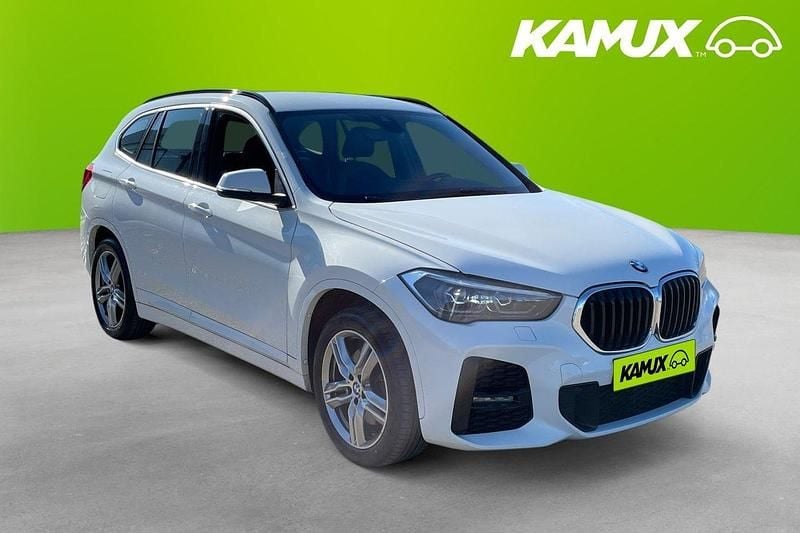 Vit Begagnad 2020 BMW X1 M Sport SUV | 244 900 kr (Marknadspris) - Bild 1/4