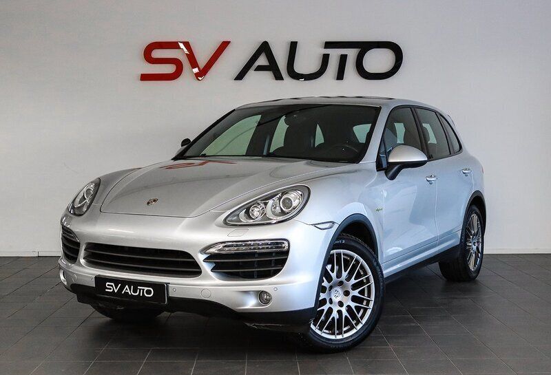 Silver Begagnad 2013 Porsche Cayenne S E-Hybrid SUV | 339 900 kr (Marknadspris) - Bild 1/4