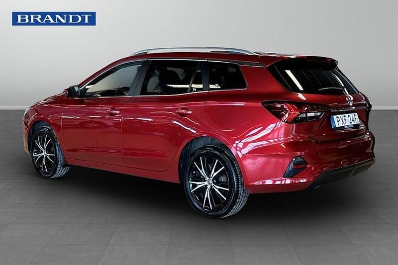 Begagnad MG MG5 EV Luxury 132 kW (180 HK) 2022 Röd Kombi