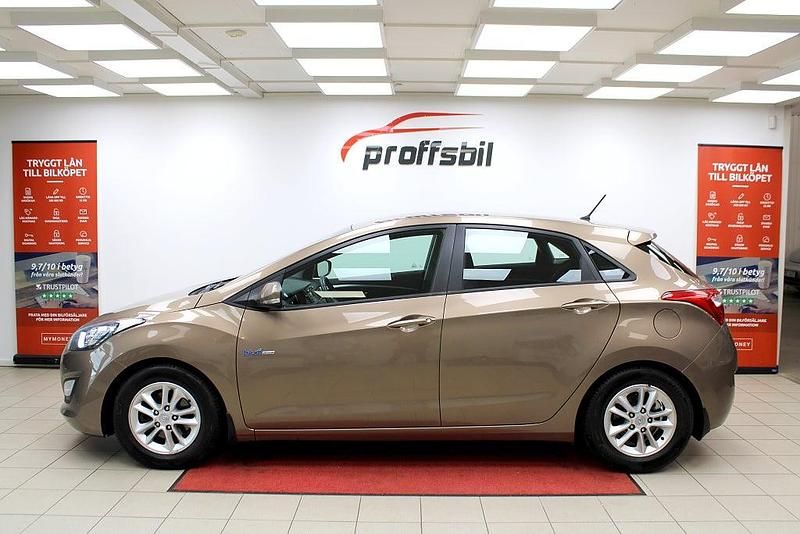 Begagnad Hyundai i30 135 HK (99 kW) 2012 Ljusbrun Halvkombi