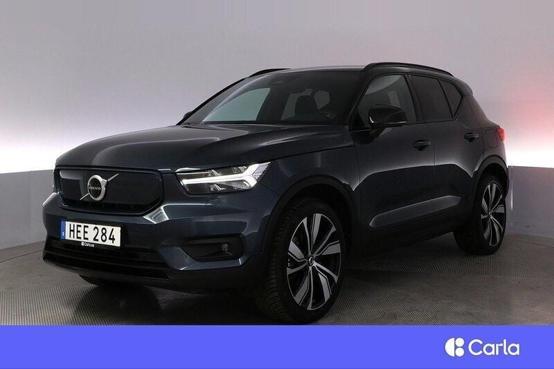 Mörkblå Begagnad 2022 Volvo XC40 Plus SUV | 324 900 kr - Bild 1/4