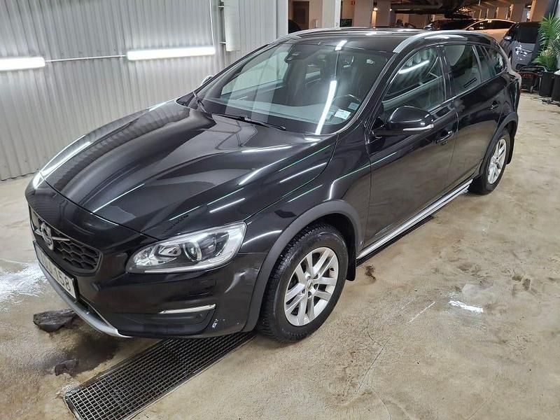 Begagnad 2018 Volvo V60 CC Kombi | 184 000 kr - Bild 1/4