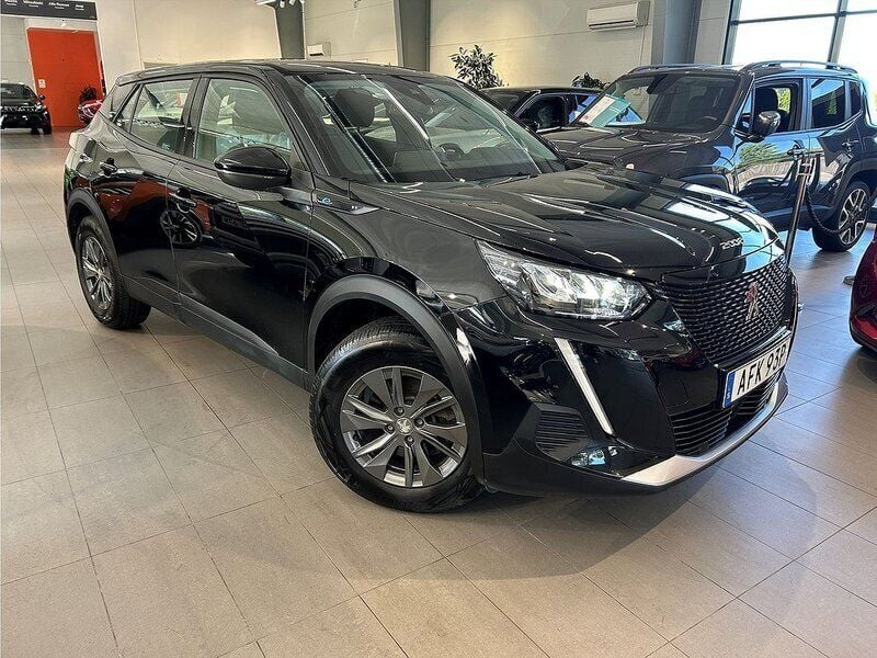 Begagnad Peugeot e-2008 Active 100 kW (136 HK) 2022 Svart SUV
