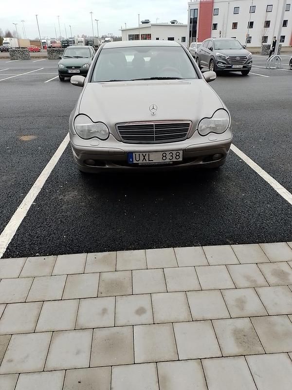 Begagnad Mercedes C180 143 HK (105 kW) 2004 Sedan