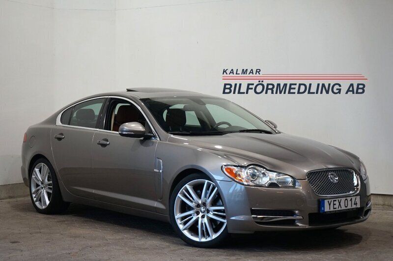 Grå Begagnad 2010 Jaguar XF Portfolio Sedan | 199 900 kr - Bild 1/4