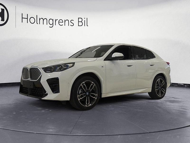 Begagnad BMW iX2 Efficient Dynamics 150 kW (204 HK) 2024 Vit SUV