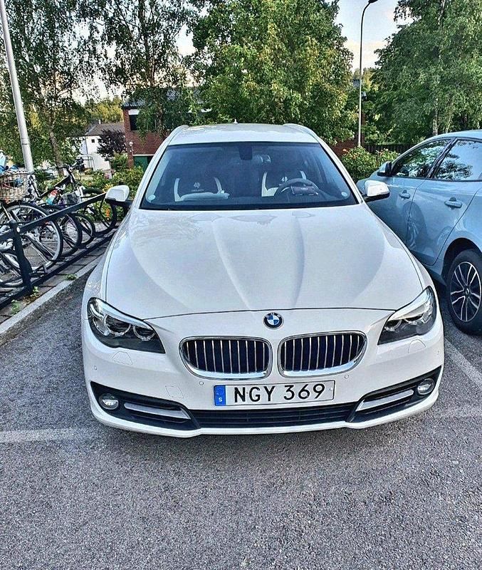 Vit Begagnad 2016 BMW 520 Kombi | 189 000 kr (Lite dyr) - Bild 1/4