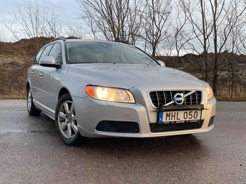 Ljusgrå Begagnad 2012 Volvo V70 Drive Kinetic Kombi | 74 990 kr (Bra pris) - Bild 1/4