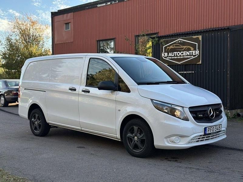 Vit Begagnad 2017 Mercedes Vito Minibuss | 179 900 kr (Dyr) - Bild 1/4