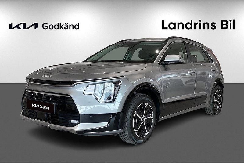 Grå (steel grey) Begagnad 2023 Kia Niro SUV | 329 000 kr (Marknadspris) - Bild 1/4