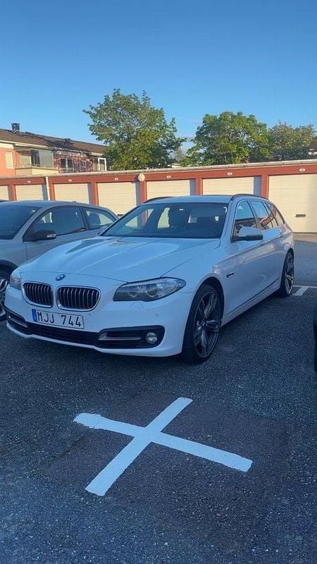 Vit Begagnad 2014 BMW 520 M Sport Kombi | 110 000 kr (Bra pris) - Bild 1/3