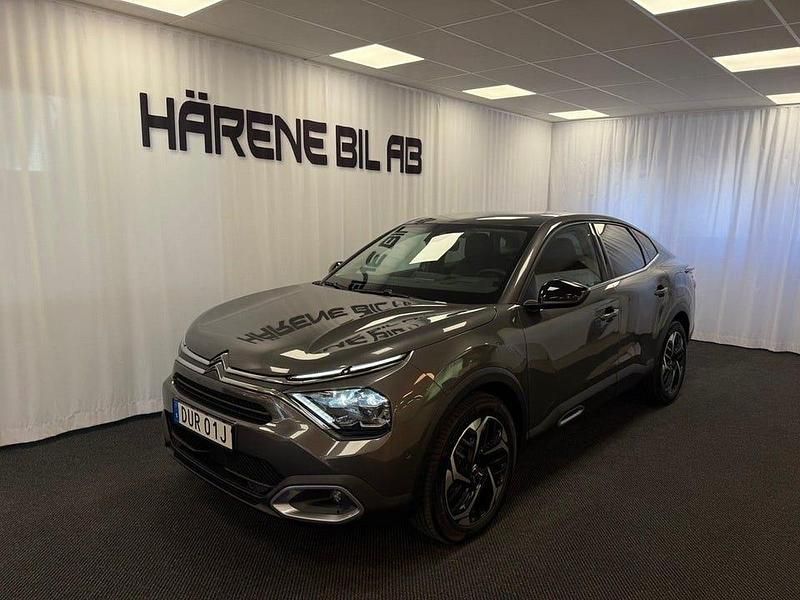 Grå platinum Begagnad 2023 Citroën C4 X Shine SUV | 289 900 kr (Lite dyr) - Bild 1/4