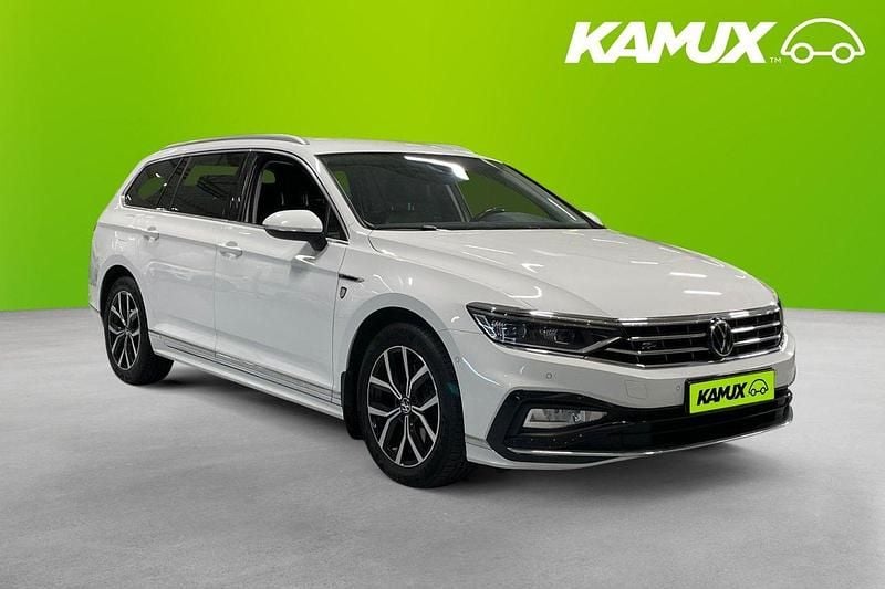 Vit Begagnad 2021 VW Passat R-line Kombi | 278 700 kr (Marknadspris) - Bild 1/4