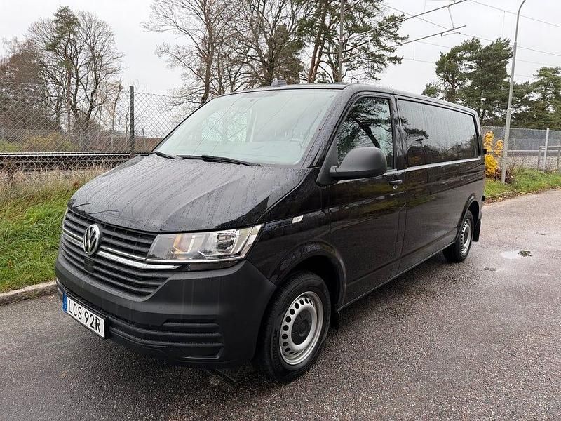 Svart Begagnad 2021 VW T6.1 Van | 229 000 kr (Marknadspris) - Bild 1/4