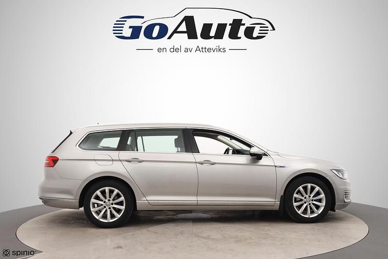 Begagnad VW Passat GTE 2017 Silver Kombi