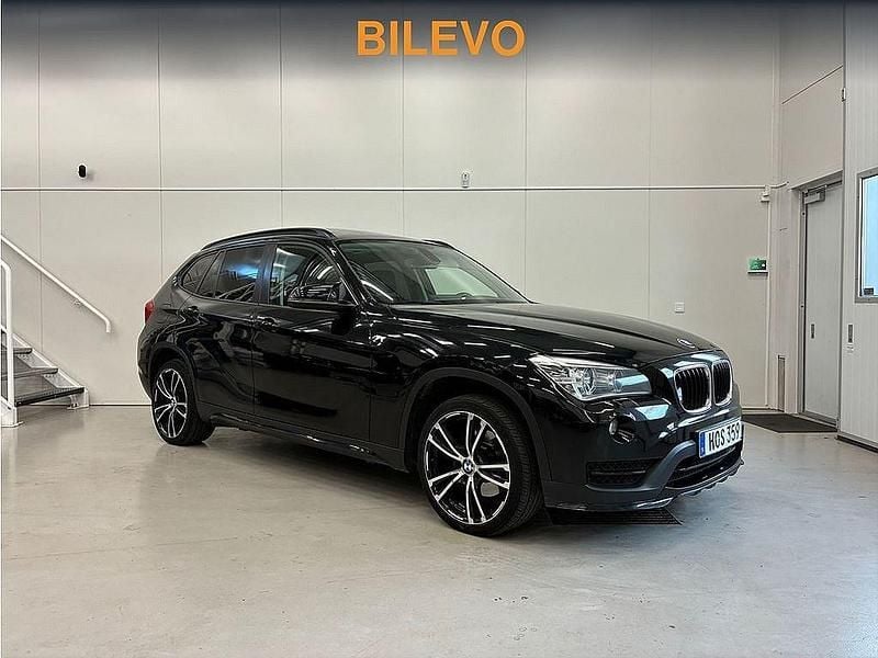 Svart Begagnad 2014 BMW X1 Sport Line SUV | 119 800 kr (Marknadspris) - Bild 1/4
