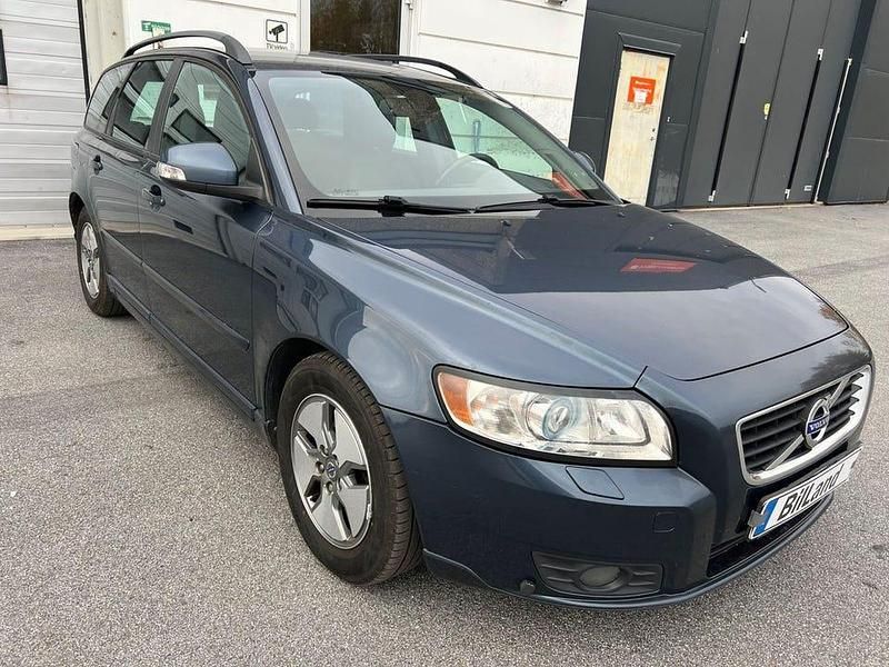 Begagnad Volvo V50 Momentum 116 HK (85 kW) 2011 Blå Kombi