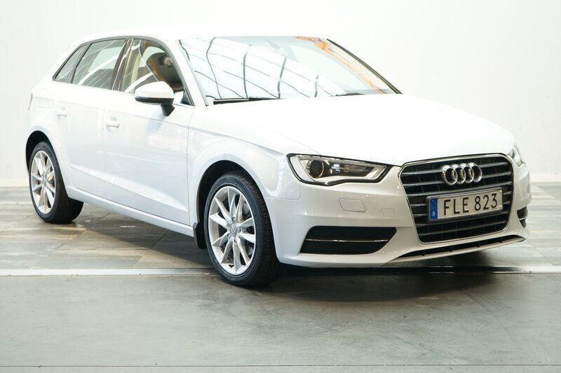 Vit Begagnad 2015 Audi A3 Sportback e-tron Attraction Sedan | 139 900 kr (Bra pris) - Bild 1/4