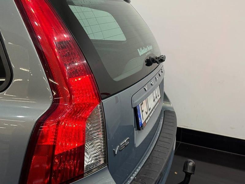 Begagnad Volvo V50 Momentum 109 HK (80 kW) 2010 Ljusblå Kombi