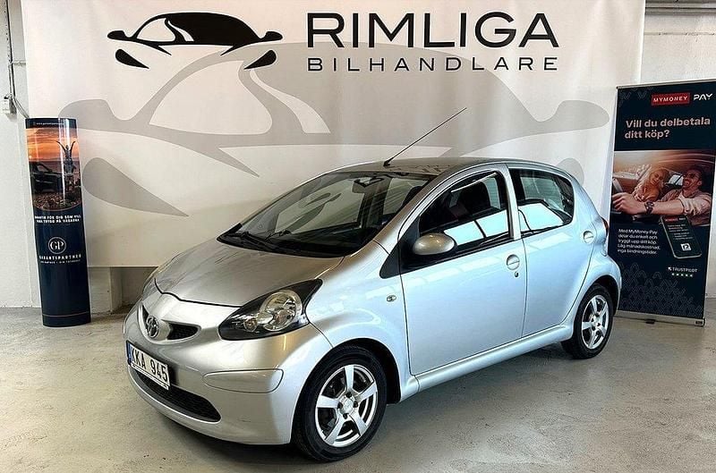 Silver Begagnad 2007 Toyota Aygo Halvkombi | 34 900 kr (Marknadspris) - Bild 1/4