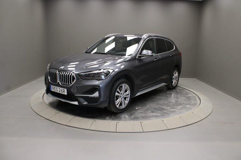 Grå Begagnad 2020 BMW X1 xLine SUV | 299 000 kr (Marknadspris) - Bild 1/4