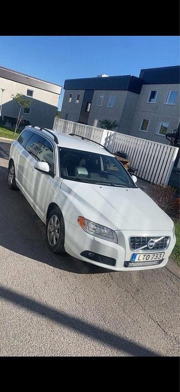 Vit Begagnad 2012 Volvo V70 Momentum Kombi | 80 000 kr (Bra pris) - Bild 1/3