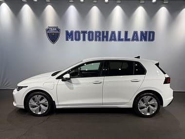Vit Ny 2026 VW Golf VIII Life Halvkombi | 502 900 kr - Bild 1/4